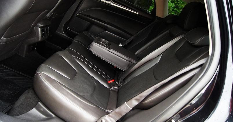 Ford Mondeo cena 57777 przebieg: 198745, rok produkcji 2015 z Wałbrzych małe 631
